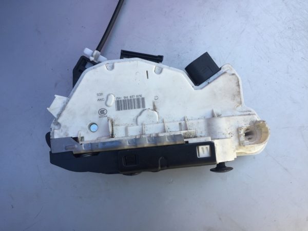 Broasca stanga fata VW Passat CC 5N1837015E 5N1 837 015 E - Dezmembrari Auto