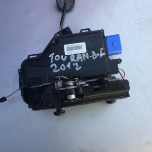 Broasca usa dreapta fata VW Touran 2012 3D1837016AQ 3D1 837 016 AQ - Dezmembrari Auto