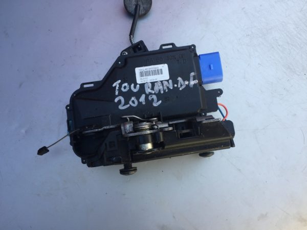 Broasca usa dreapta fata VW Touran 2012 3D1837016AQ 3D1 837 016 AQ - Dezmembrari Auto