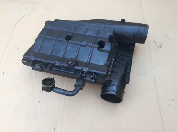 Carcasa filtru aer Volkswagen Passat B8 1,4 CUK 04E129611G 04E 129 611 G - Dezmembrari Auto