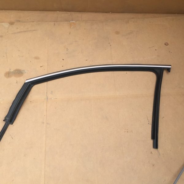 Cheder usa stanga fata Volkswagen Sportsvan 2018 510837431 510 837 431 - Dezmembrari Auto