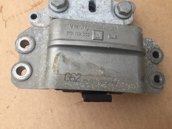 Suport cutie viteze DSG VW Jetta 2.0 tdi 1K0199555CE 1K0 199 555 CE - Dezmembrari Auto