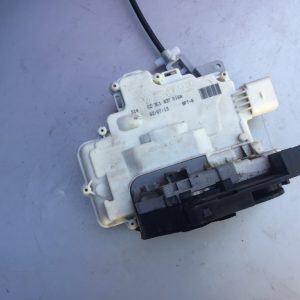 Broasca usa dreapta fata VW Passat B6 3C1837016A 3C1 837 016 A - Dezmembrari Auto