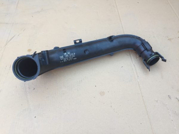 Furtun intercooler Volkswagen Passat B8 1,4 CUK 04E145673P 04E 145 673 P - Dezmembrari Auto