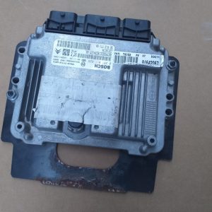 Calculator motor ECU Peugeot 307 9661377180 - Dezmembrari Auto
