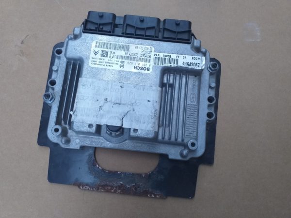 Calculator motor ECU Peugeot 307 9661377180 - Dezmembrari Auto