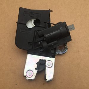 Broasca capota spate Audi A4 B8 limuzina 4F5827505D 4F5 827 505 D - Dezmembrari Auto