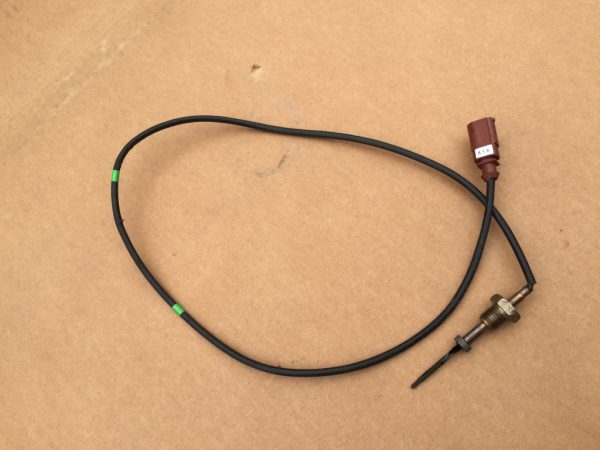Senzor temperatura gaze VW Passat B8 2.0 04L906088DB 04L 906 088 DB - Dezmembrari Auto