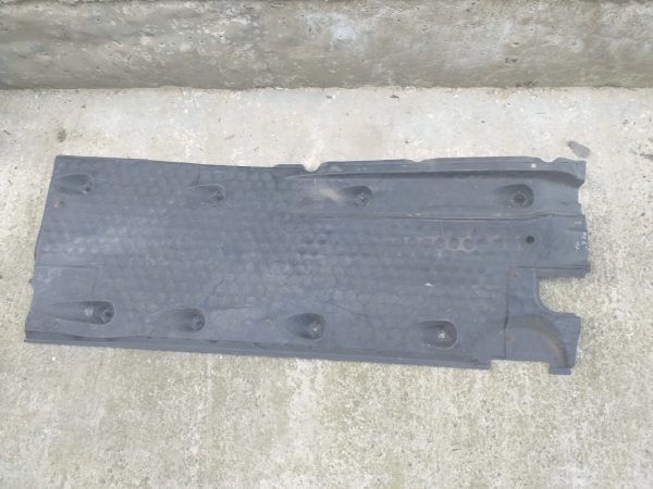 Scut lateral stanga VW Passat B6 3C8825201E 3C8 825 201 E - Dezmembrari Auto