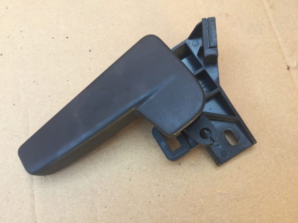 Maner deschidere capota Volkswagen Passat B8 517823633B 517 823 633 B - Dezmembrari Auto