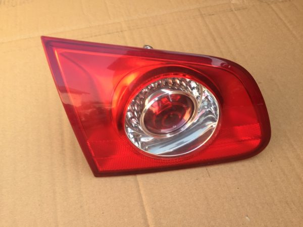Stop stanga haion VW Passat B6 combi 3C9945093 3C9 945 093 - Dezmembrari Auto