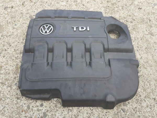 Capac motor VW Passat B8 2.0 DFH 04L103954T 04L 103 954 T - Dezmembrari Auto