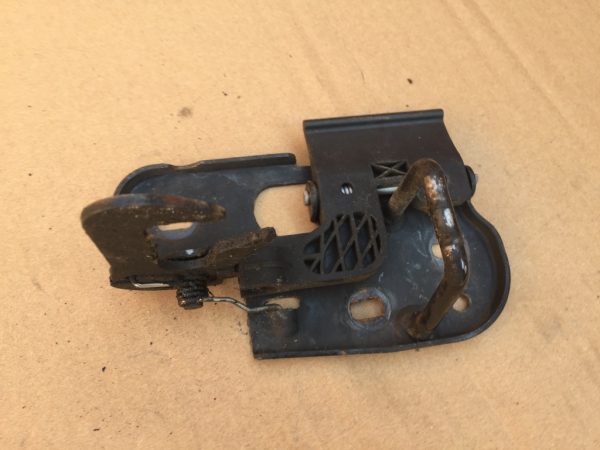 Broasca capota fata Volkswagen Passat B6 2009 3C0823480 3C0 823 480 - Dezmembrari Auto