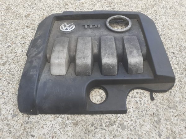 Capac motor VW Passat B6 2.0 TDI 03G103925 03G 103 925 - Dezmembrari Auto