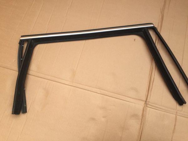 Cheder cromat usa dreapta spate VW Passat B6 Combi 3C9839432E 3C9 839 432 E - Dezmembrari Auto
