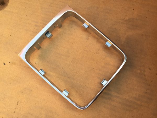 Ornament cromat schimbator Volkswagen Passat B6 3C0711113E 3C0 711 113 E - Dezmembrari Auto