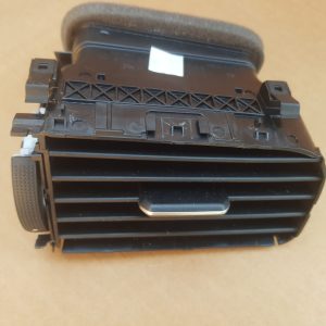 Grila ventilatie dreapta VW Jetta 2016 5C6819704B 5C6 819 704 B - Dezmembrari Auto