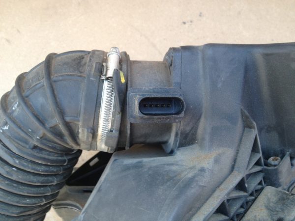 Debitmetru aer Audi A4 8K B8 03G906461C 03G 906 461 C 0281002735 0 281 002 735 - Dezmembrari Auto
