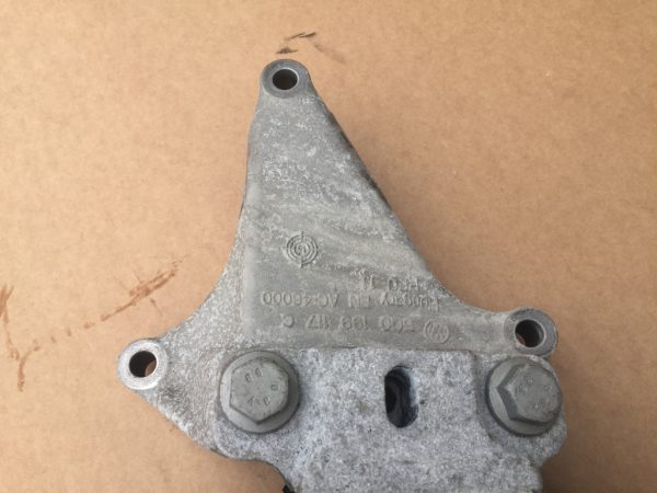 Suport motor VW Jetta 2.0 tdi 5Q0199117C 5Q0 199 117 C - Dezmembrari Auto