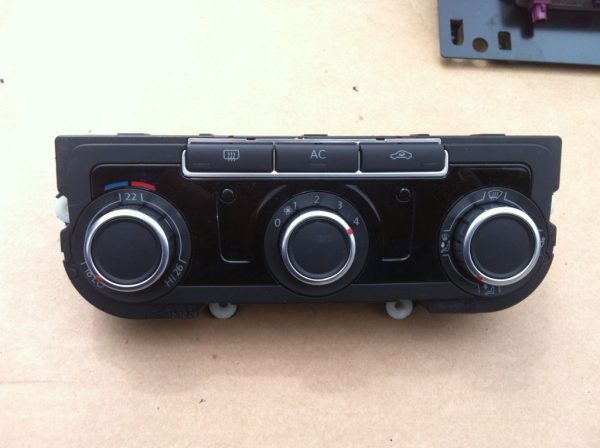 Panou AER CONDITONAT VW Golf 6 3C8907336AB - Dezmembrari Auto
