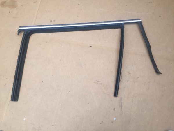 Cheder cromat rama usa stanga spate VW Passat B8 combi 3G9839431 3G9 839 431 - Dezmembrari Auto
