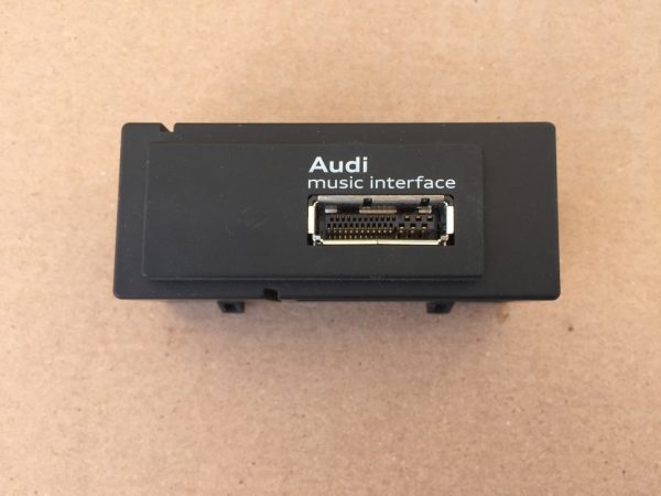 Modul interfata multimedia Audi A3 8V 8V0035736 8V0 035 736 - Dezmembrari Auto