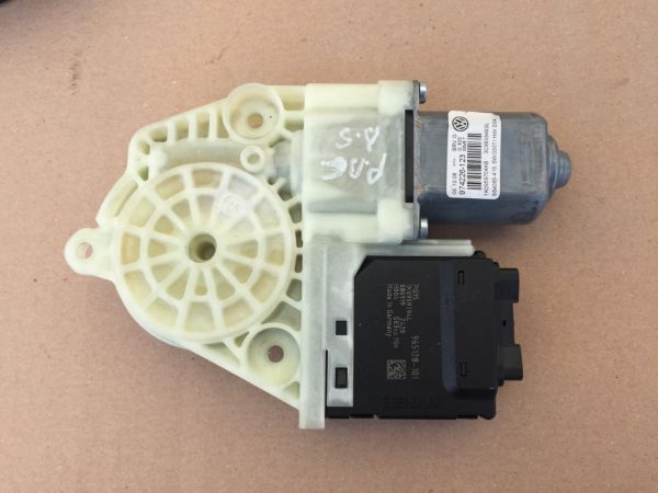 Motoras usa dreapta spate VW Passat B6 1K0959794L 1K0 959 794 L - Dezmembrari Auto
