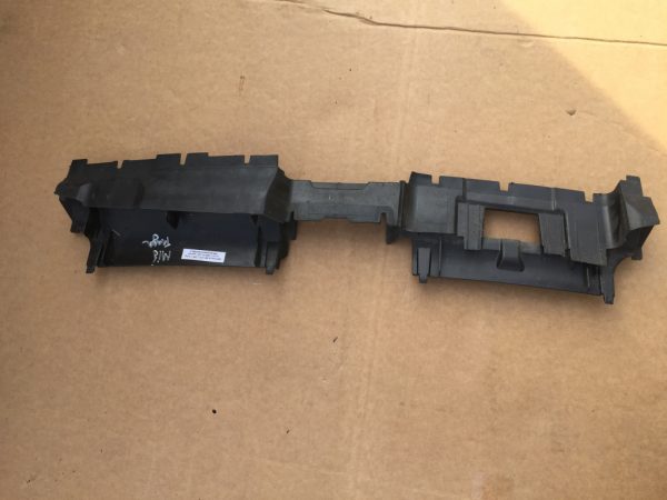Deflector aer VW Passat B8 1.4i GTE 3G0121330D 3G0 121 330 D - Dezmembrari Auto