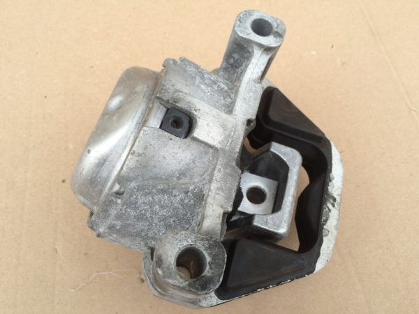 Tampon motor VW Audi Skoda Seat 2.0 tdi 4G0199381LA 4G0 199 381 LA - Dezmembrari Auto