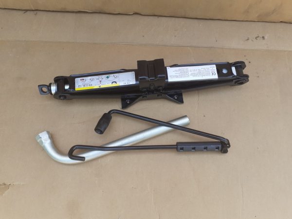 Cric cu cheie VW Tiguan 2016 2017 2018 2019 jeep - Dezmembrari Auto