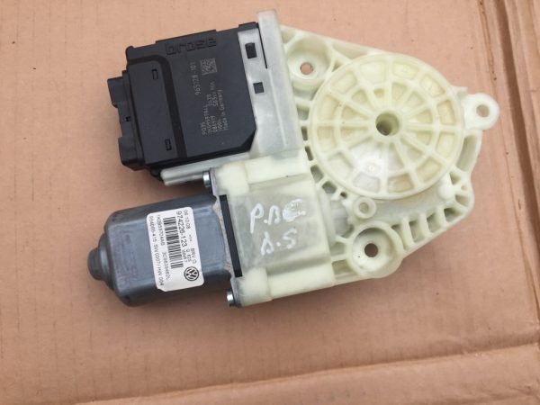 Motoras macara geam dreapta spate VW Passat B6 limuzina 1K0959794L 1K0 959 794 L - Dezmembrari Auto