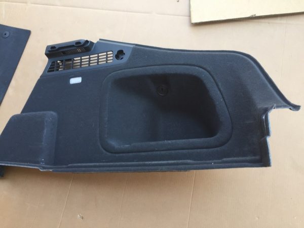 Mocheta portbagaj dreapta 8T8863880N 8T8 863 880 N - Dezmembrari Auto