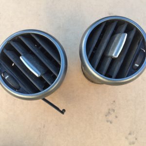 Gura guri ventilatie Seat Leon 1P 1P0819203A 1P0 819 203 A - Dezmembrari Auto