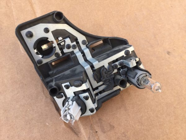 Soclu becuri lampa spate stanga VW Touran 2012 - Dezmembrari Auto