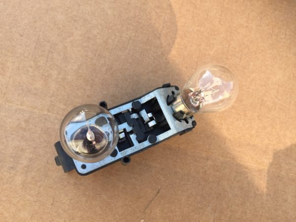 Soclu becuri lampa spate stanga Seat Leon 1P 1P0945257B 1P0 945 257 B - Dezmembrari Auto