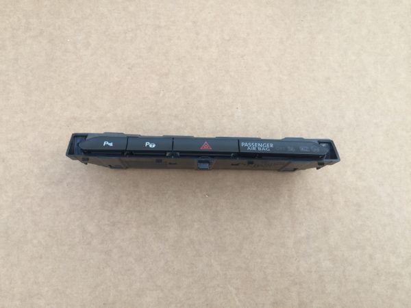 Buton avarie senzori parcare park assist VW Passat B8 3G1853770 3G1 853 770 - Dezmembrari Auto