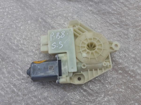 Motoras macara geam dreapta spate VW Passat B8 5Q4959812E 5Q4 959 812 E - Dezmembrari Auto