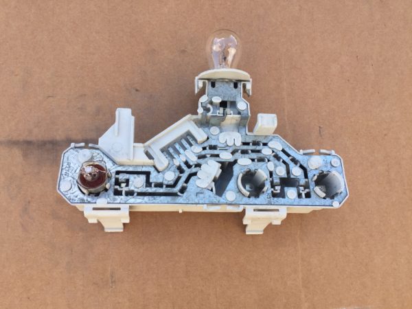 Soclu becuri lampa spate stanga VW Polo 6N 6N0945257A 6N0 945 257 A - Dezmembrari Auto