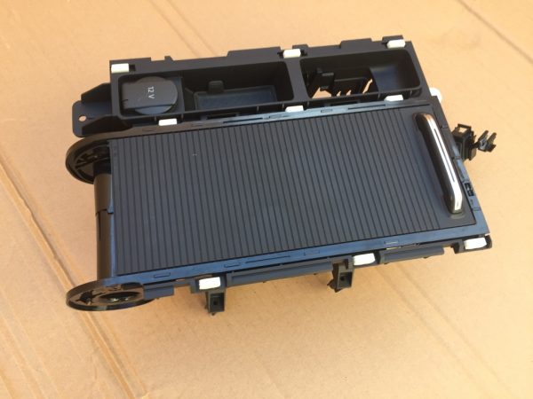 Suport pahare cu iluminare si priza VW Arteon Passat B8 3G0862531G 3G0 862 531 G - Dezmembrari Auto