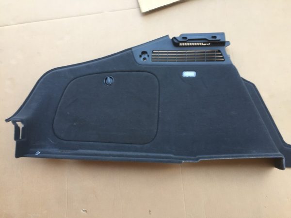 Mocheta portbagaj stanga 8T8863879P 8T8 863 879 P - Dezmembrari Auto