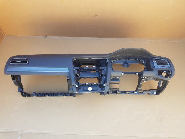 Plansa bord VW Golf 7 2019 (volan dreapta) 5G2857181A 5G2 857 181 A - Dezmembrari Auto