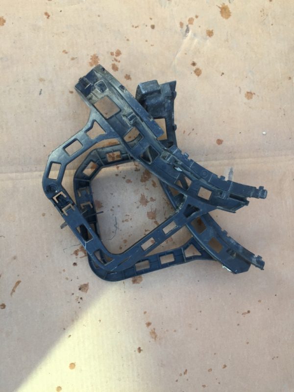 Suport stanga bara spate VW Passat B7 combi 3AF807377 3AF 807 377 - Dezmembrari Auto