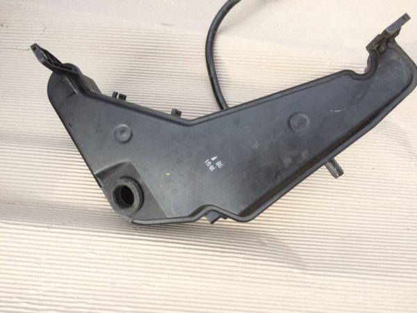 Vas lichid parbriz Audi Q5 8R0955453 8R0 955 453 A - Dezmembrari Auto