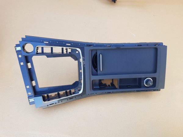 Consola centrala VW Golf 7 volan dreapta 5G0862531 5G2863245F - Dezmembrari Auto
