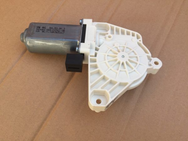 Motoras macara geam stanga spate VW Arteon Passat B8 5Q4959801B 5Q4 959 801 B - Dezmembrari Auto