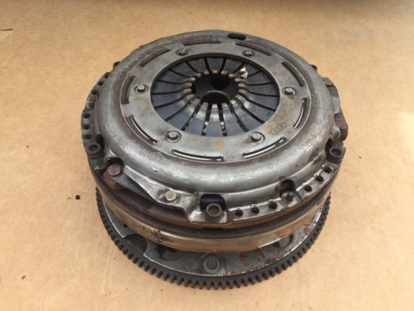 Volanta placa disc Audi A4 B8 2013 limuzina S-LINE 2.0 tdi CJC 031141015B 031 141 015 B - Dezmembrari Auto