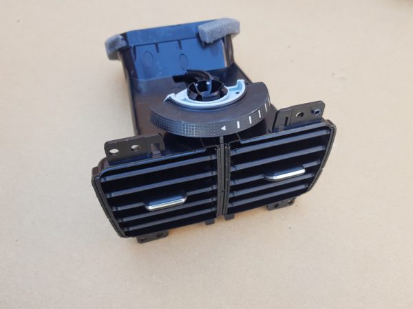 Guri ventilatie spate VW Golf 7 5G0819203 5G0 819 203 - Dezmembrari Auto