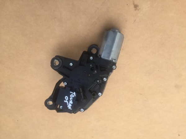 Motoras stergator luneta VW Touran 1T0 955 711 1T0955711 - Dezmembrari Auto