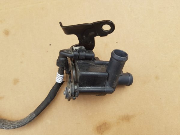 Pompa recirculare apa VW Passat B8 2.0 tdi 5Q0965561B 5Q0 965 561 B - Dezmembrari Auto