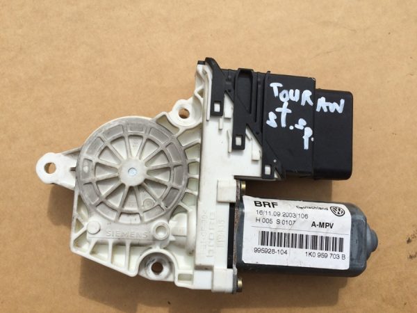 Motoras cu releu usa stanga spate VW Touran 1K0959703B 1K0 959 703 B - Dezmembrari Auto